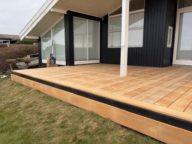 Ny træterrasse på sommerhus